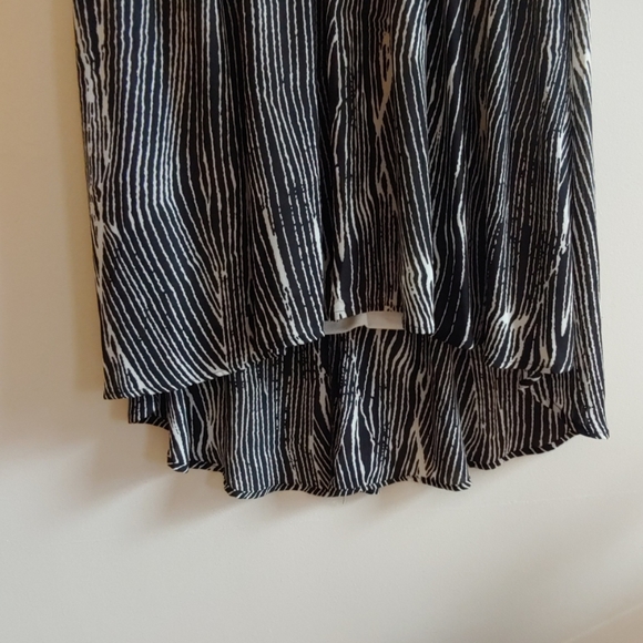 Dress with vivid green and graphic print - Picture 3 of 4